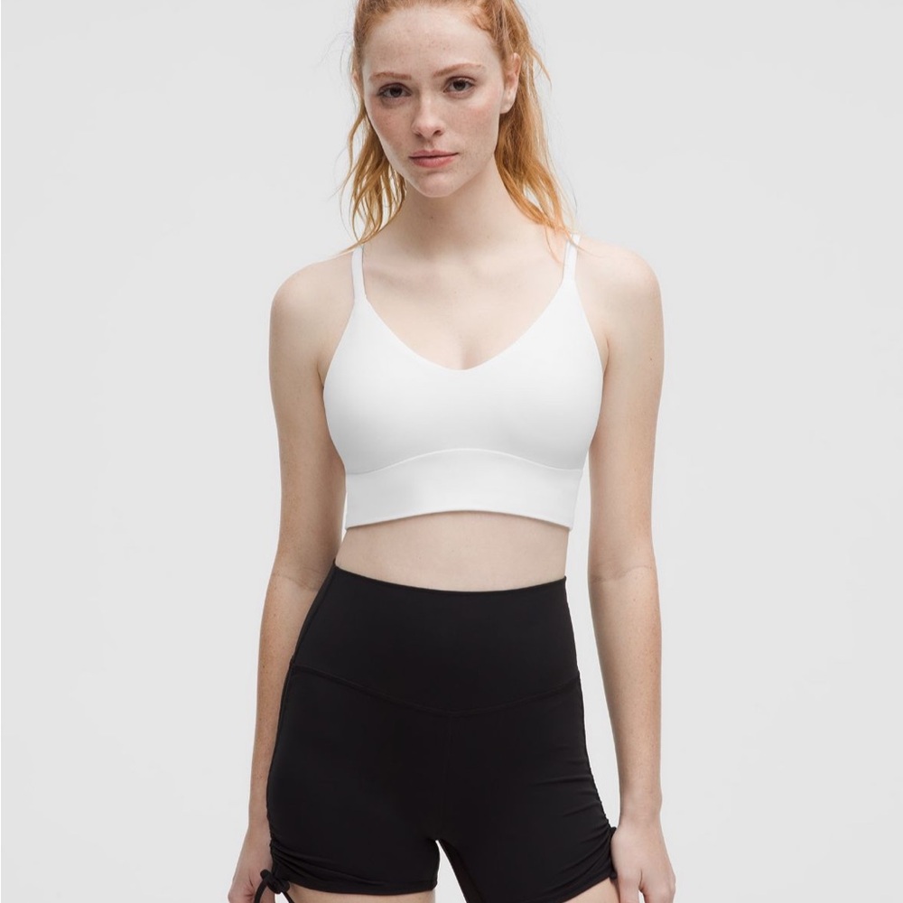 Nwot white lululemon focuser scoop neck Nulu  bra medium c/d cup